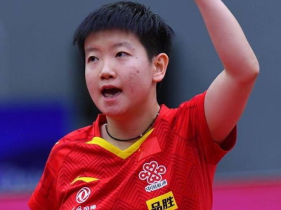 孙颖莎回应比赛中途换球衣