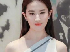 刘亦菲也不例外：猫爪下的温柔陷阱