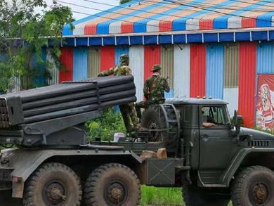 柬埔寨重机枪手英勇反击，泰国战机遭遇猛烈扫射