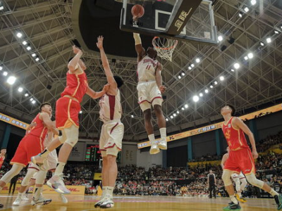 CBA新赛季揭幕战：激情对决，谁将问鼎巅峰？